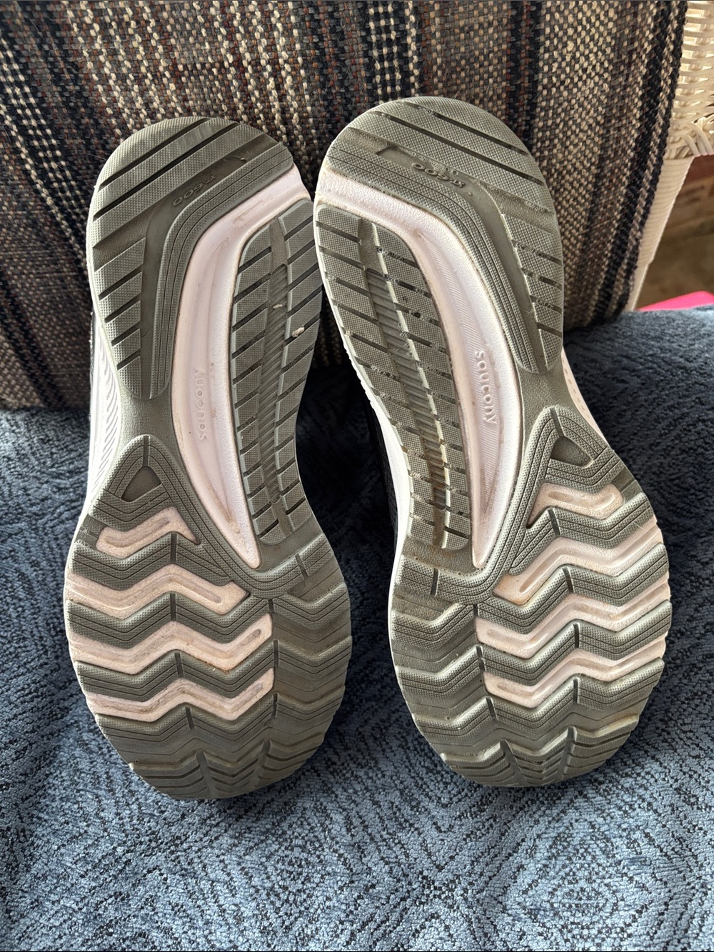 Saucony Women's Dark Gray Running Sneakers with Pink and Teal Accents - Picture 5 of 6